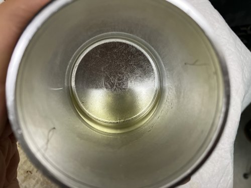 オイルキャッチタンク内部をパーツクリーナーで洗浄