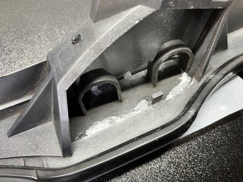 瞬間接着剤＋重曹でアイリッド蓋を固定