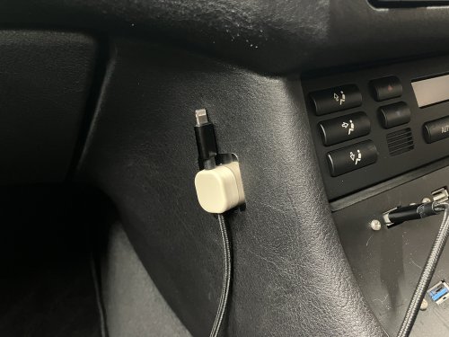 ケーブルホルダー「マグネット」の取り付け