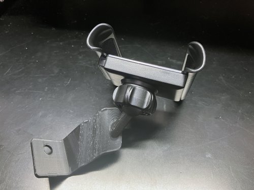 スマフォスタンドとフォルダーを取り付けてみた