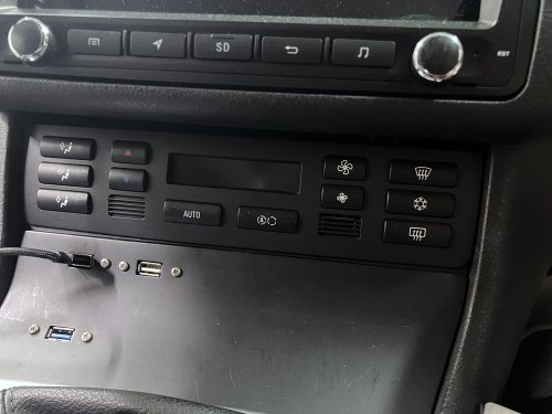 エアコンパネルをしっかりと装備出来ました。