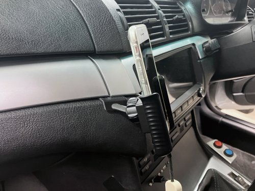 スマフォスタンドにiPhoneを置いてみた