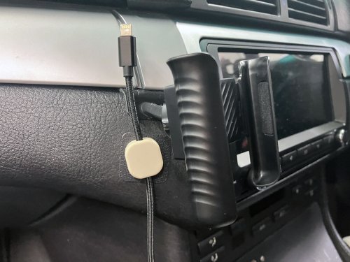 スマフォケーブルのプレートを移設