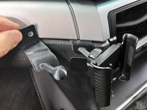 試作品のプラ素材スマフォスタンド