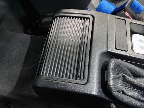 リアコンソールトレイに蛇腹蓋を取り付けた状態