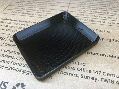 TPU素材で出力したE46センターコンソール部分のキャップ