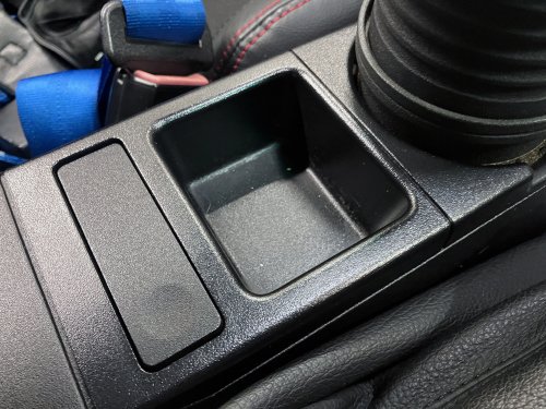 現在のセンターコンソールの小物入れスペースの状態