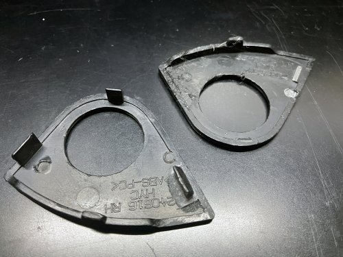 ガラス窓のベントアームを通す部分のパーツの爪が破損