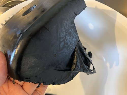 細部のプロティン塗装を剥がす