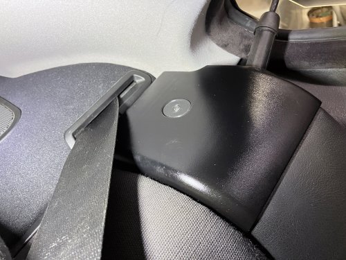 作成したクリップでカバーを固定