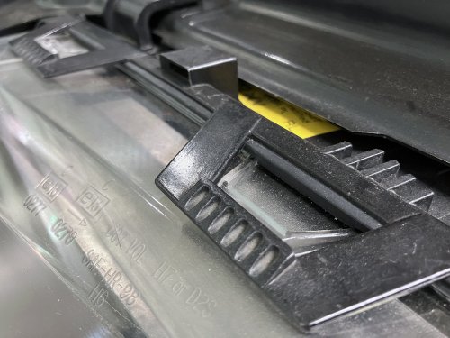 ライトカバーガスケットの状態を確認