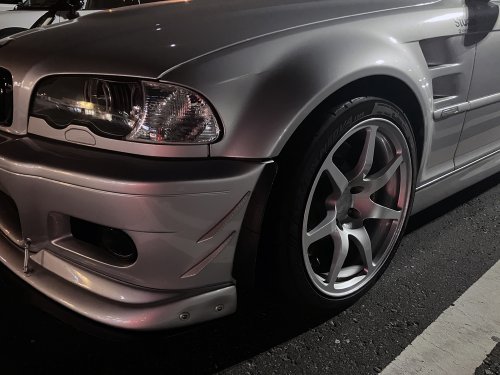 この角度からだと装備しているのがよくわからない