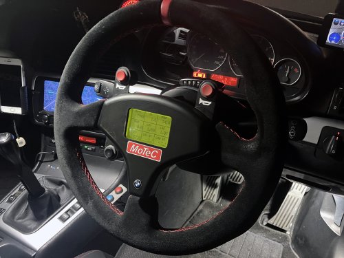 完成したステアリングカバー