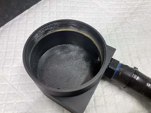 オイルキャッチタンクの蓋のフランジ部分