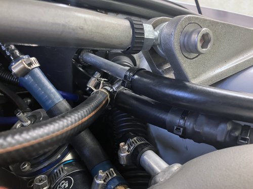 ブローバイホースの一部をアルミパイプ化