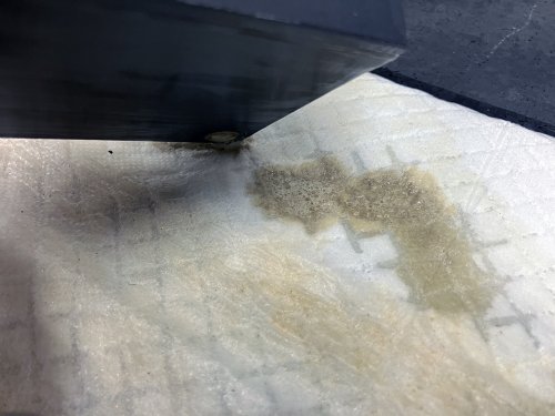 ブローバイチャンバーのドレンを外した状態