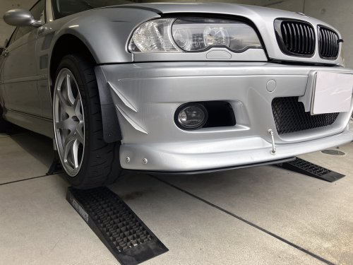 作成したジャッキパッドを使用してジャッキアップした状態