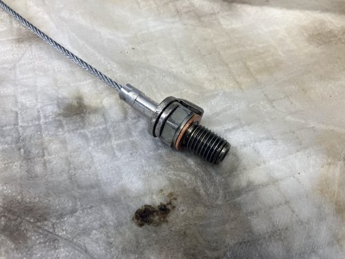 マグネットオイルドレンボルトでドレンボルトを無事キャッチ