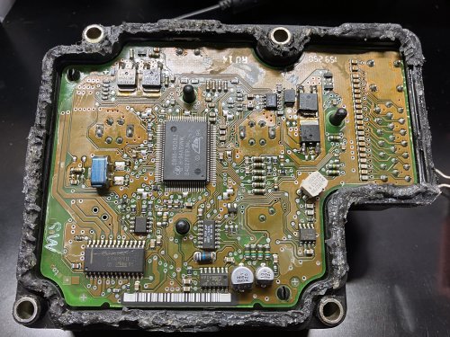 ABSユニットの基盤の状態