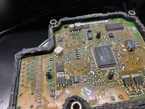 問題となりそうな箇所のハンダ盛り