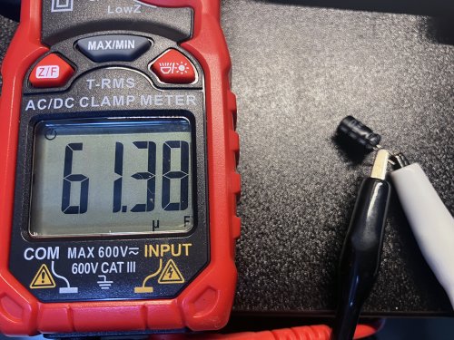 47μFの電解コンデンサーは61μF