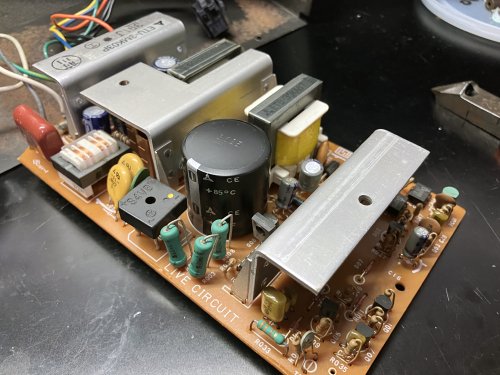 取り外した電源ユニット