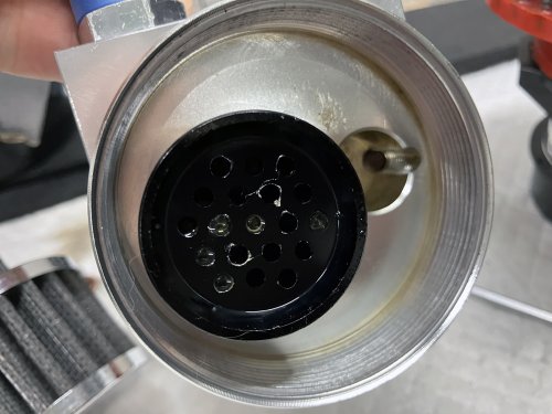 オイルキャッチタンクの蓋の裏の状態