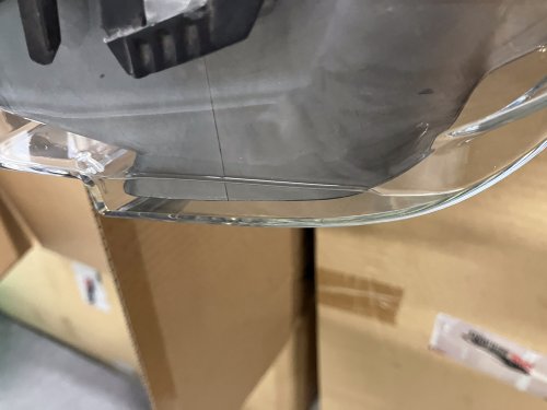 ライトユニットを取り外して内部に溜まった水量を確認