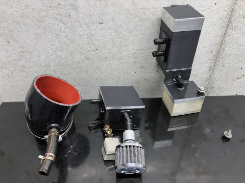 サクションパイプ、ブローバイチャンバー、オイルセパレーター