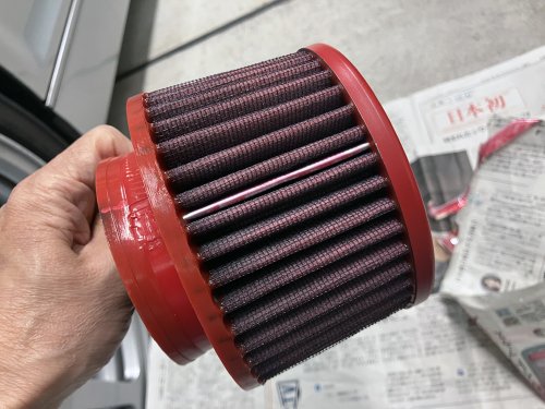 フィルター側面にオイルを吹き付けた状態の確認