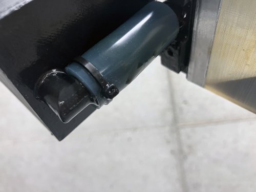 ドレンパイプ部分からのオイル漏れ