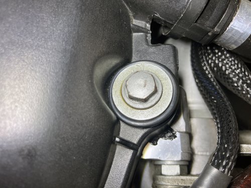 タペットカバーの漏れたグロメット