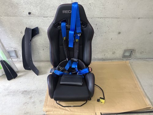 取り外したRECAROシート
