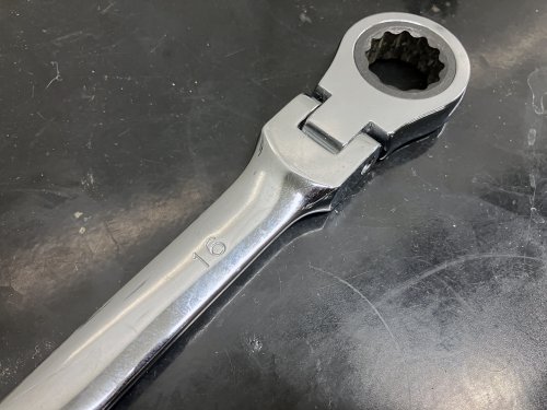 フレックスラチェットレンチ メガネレンチ 整備工具16mm 作業 常備 車 バイク 各種メンテナンス対応 家具組み立て 鏡面仕上げ 角度調整可能 (16mm) 