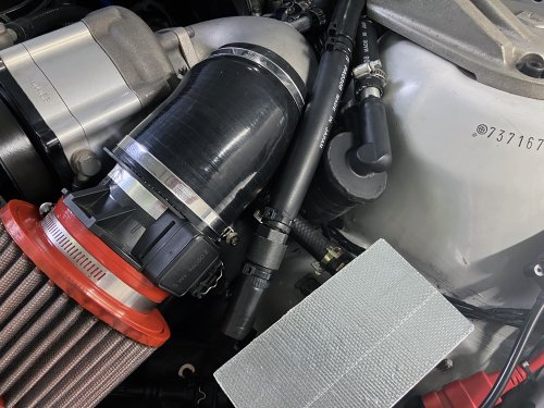 ブローバイチャンバーからホースを外した