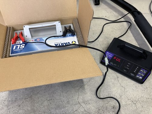 新品バッテリーの充電