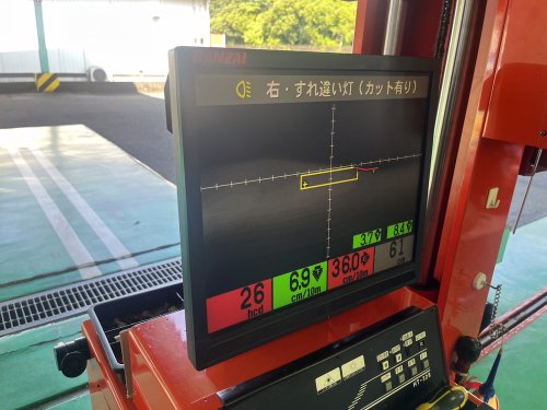 右フロントライトは光量不足