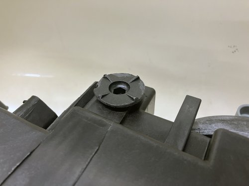 加工した光軸調整ダイヤル