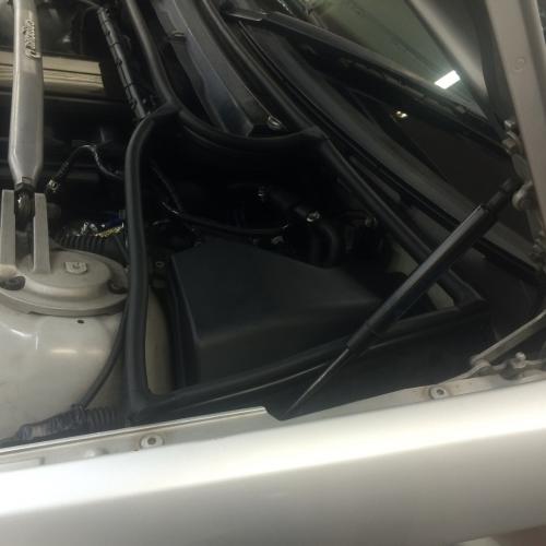 BMW E46 エンジンフードシーリング