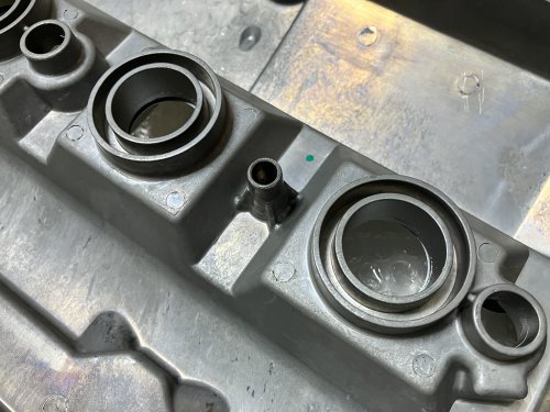 製造時エア抜き穴付近のバリ1