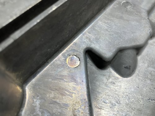 製造時エア抜き穴付近のバリ2