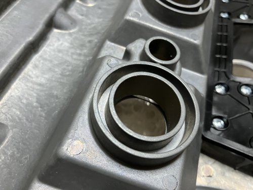 製造時エア抜き穴付近のバリ3