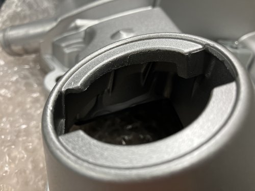 加工後のオイルフィラーキャップ取り付け口の状態1