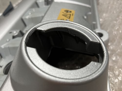 加工後のオイルフィラーキャップ取り付け口の状態2