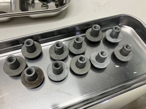 洗浄したボルト11個