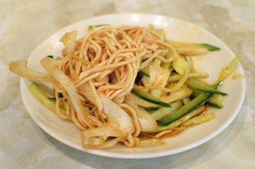 龍興飯店　干し豆腐の冷菜