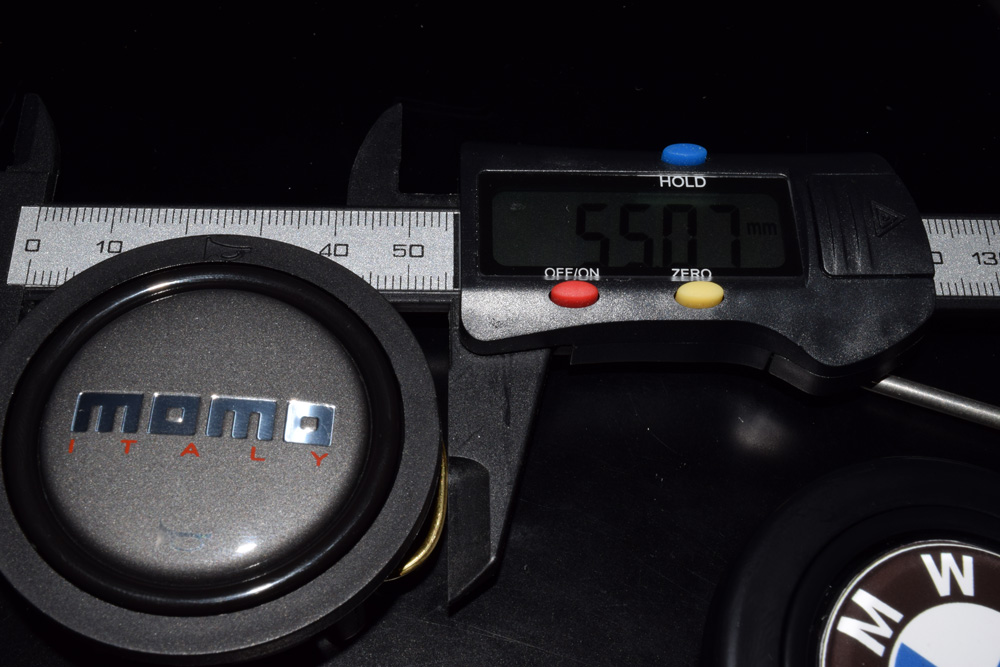 MOMOステアリグRACEのホーンボタンを加工して交換 | BMW E46 328Ci ブログ